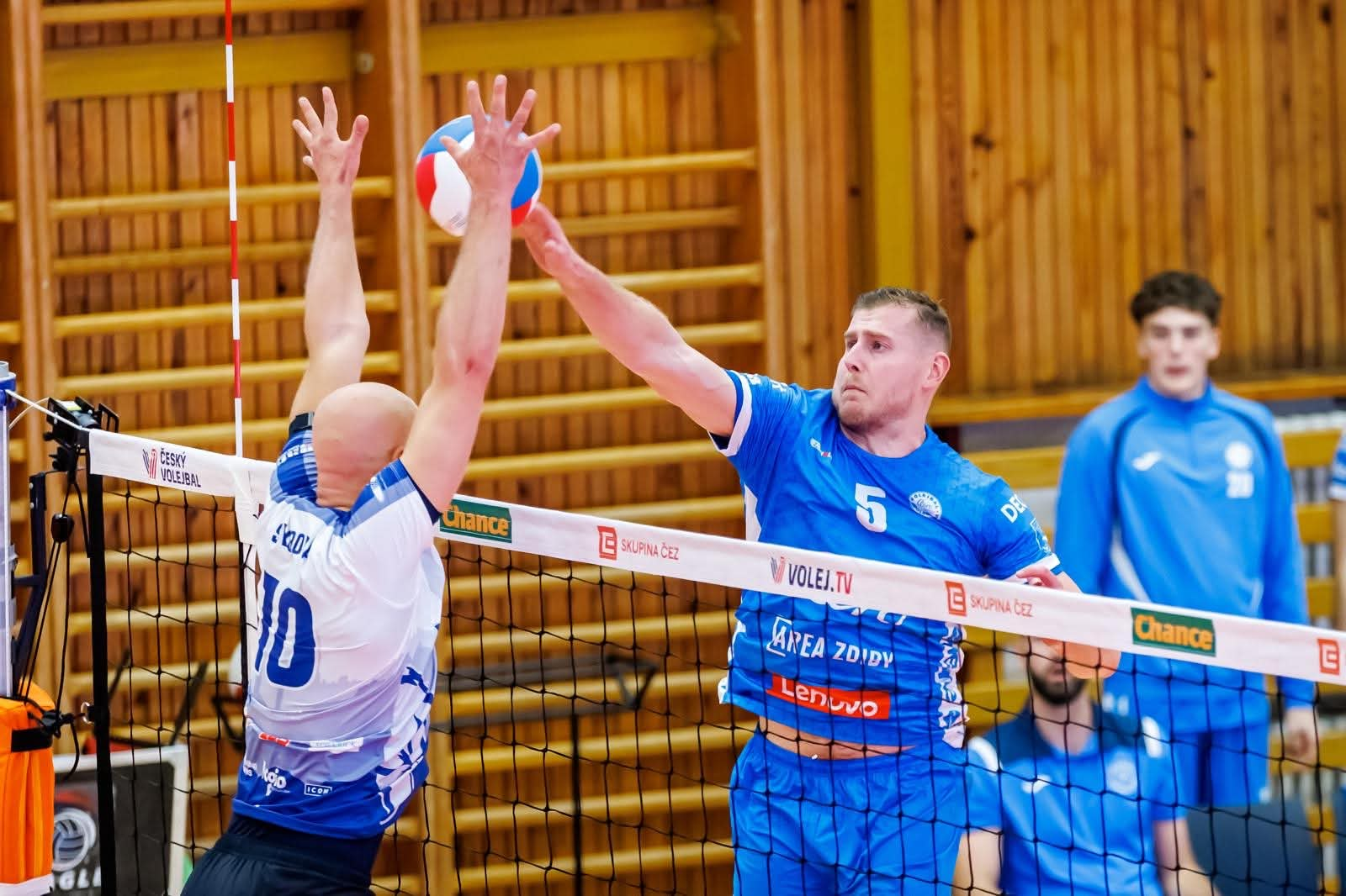 V prvním utkání sezóny prohráváme 3:0 uvodni foto